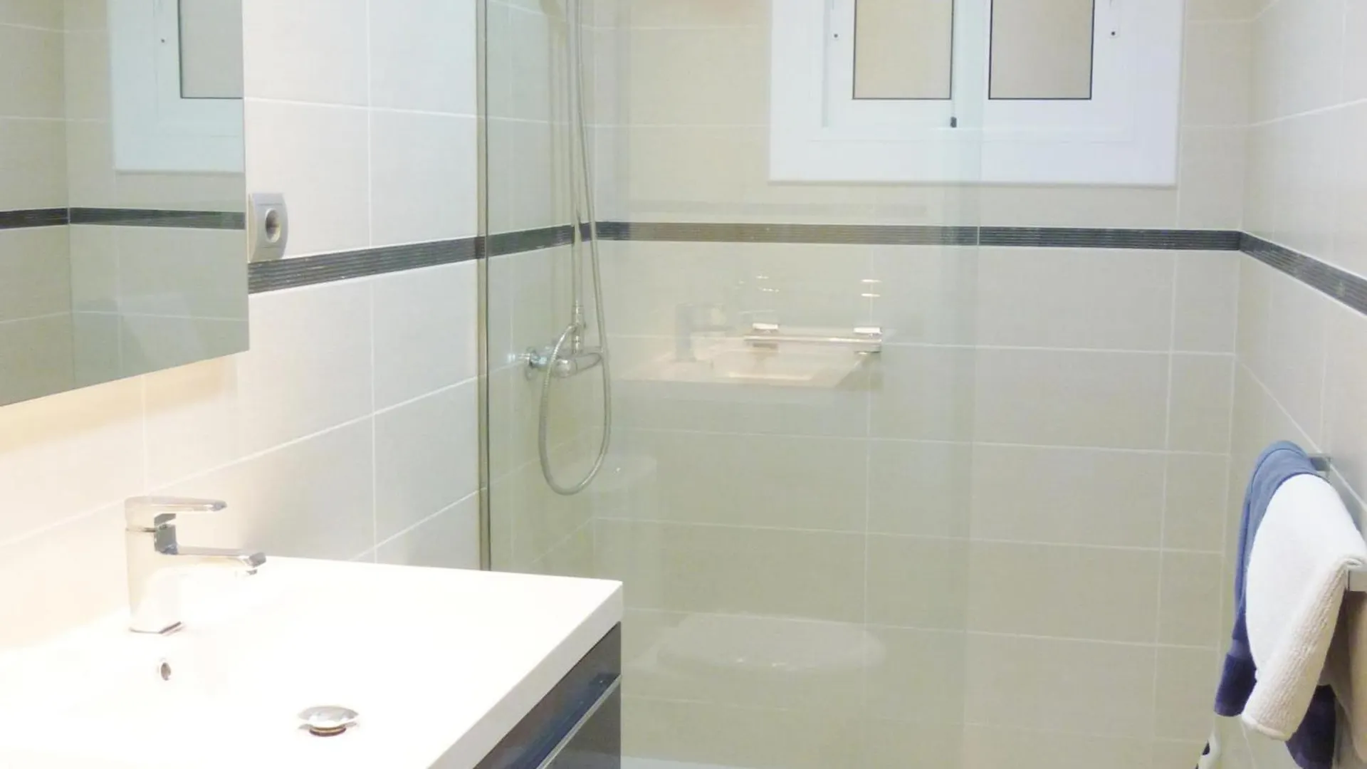 Apartamento Annie A 100 Metros De La Playa En Vilanova I La Geltru, Completamente Equipado. - Es-332-3